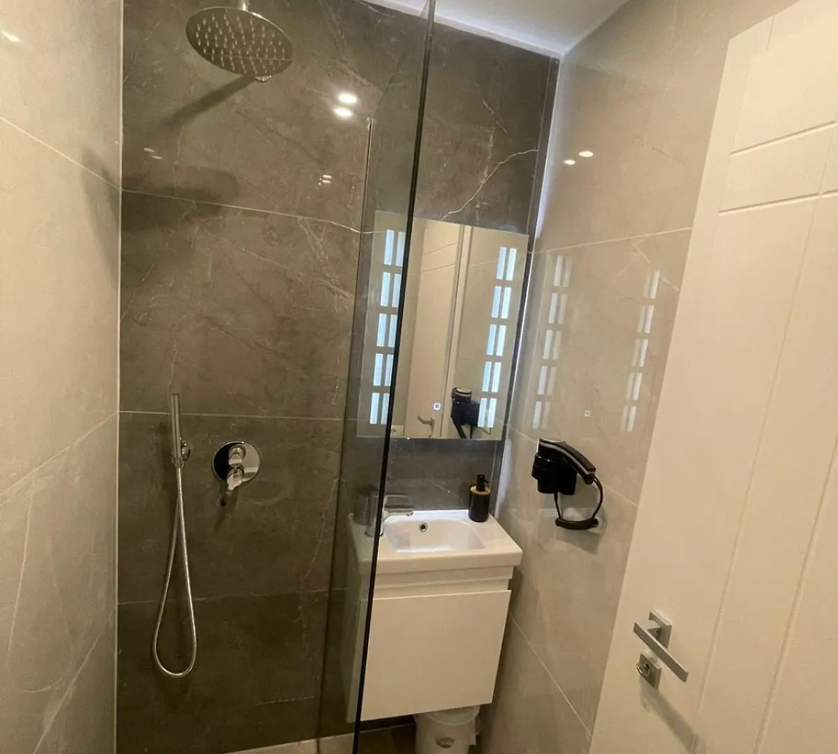 Dhuli Apartments Sarandë