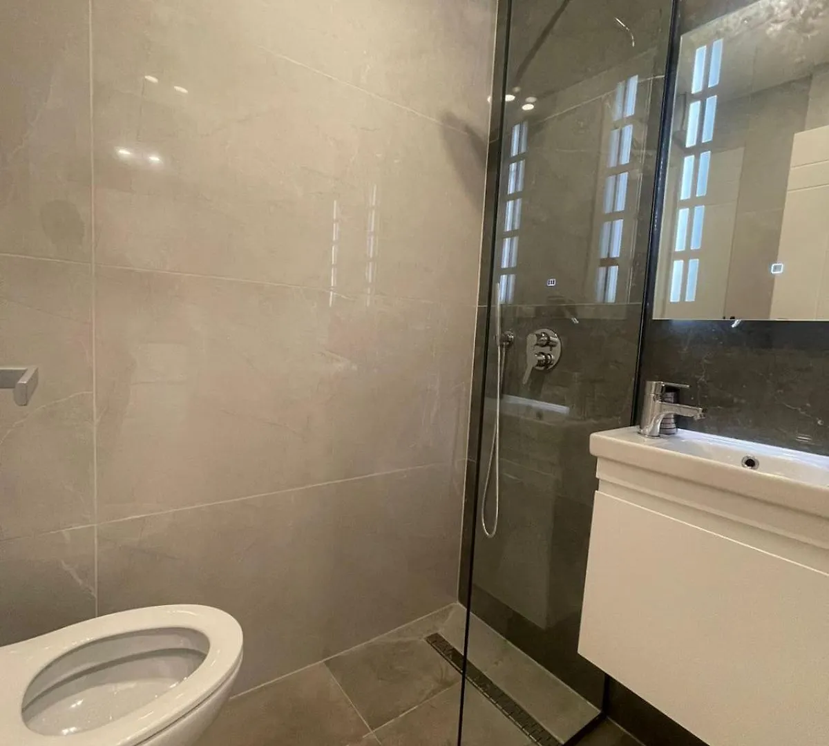 Dhuli Apartments Sarandë