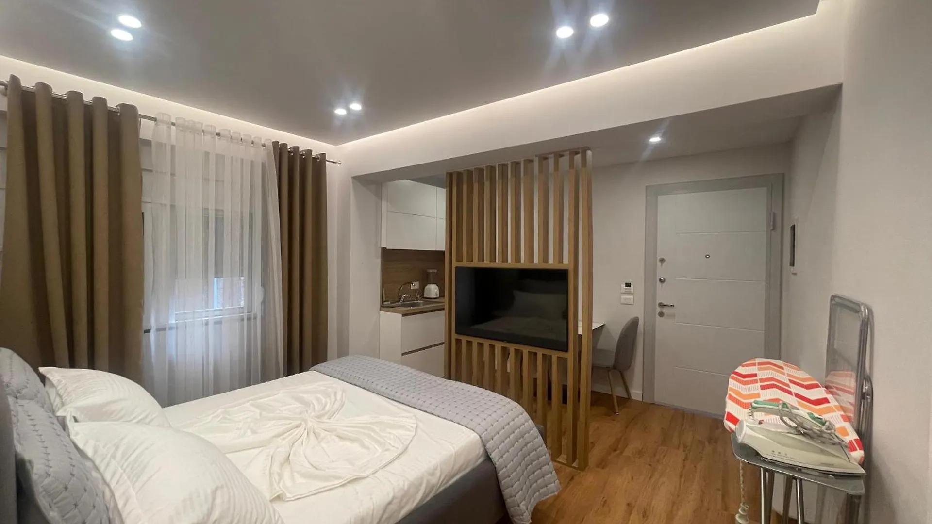 Dhuli Apartments Sarandë