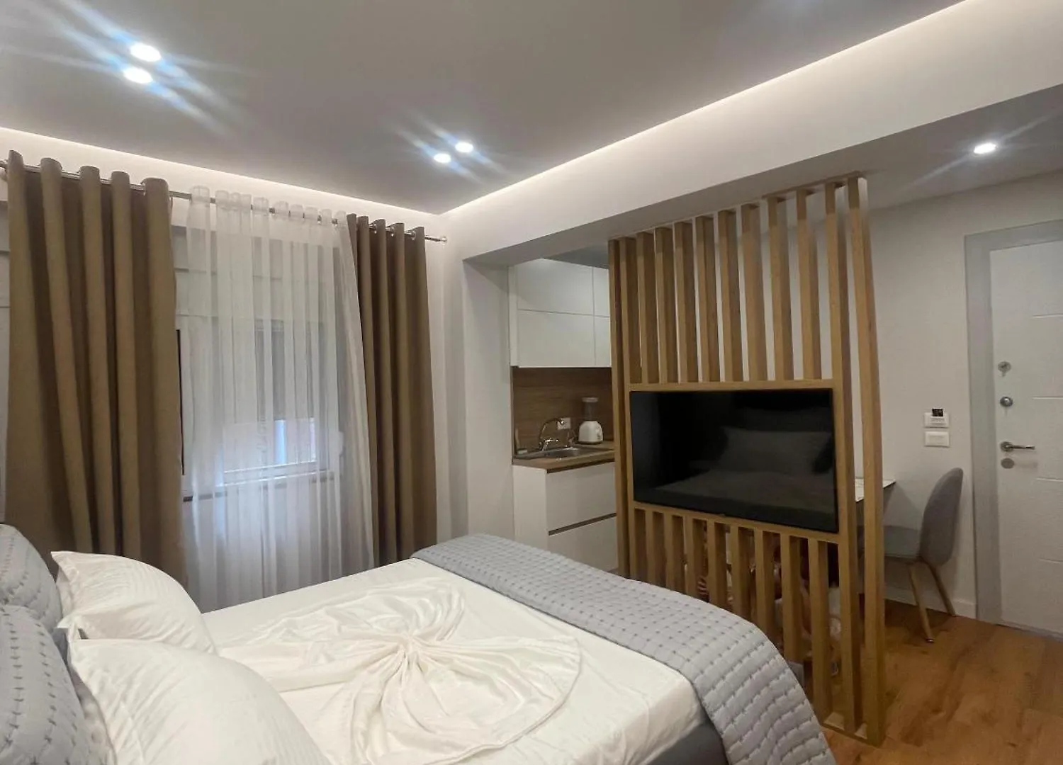 Dhuli Apartments Sarandë